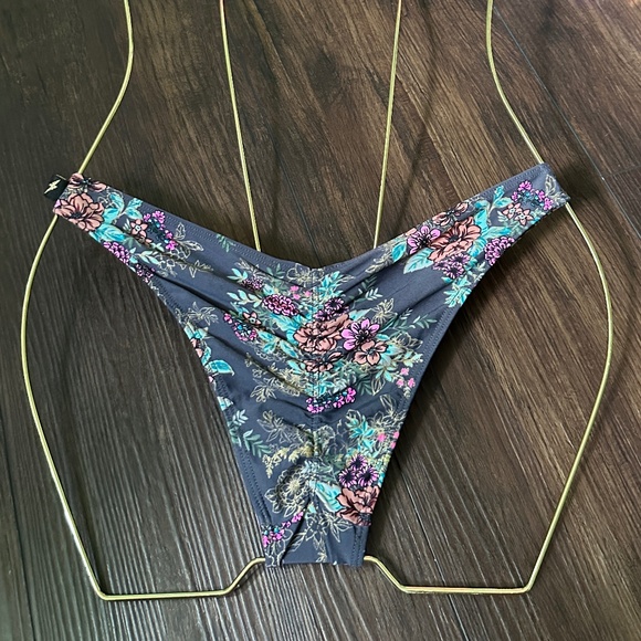 🔥 2 Cleo the Hurricane Scrunch-Bum Dance Shorts | Small - Picture 1 of 4